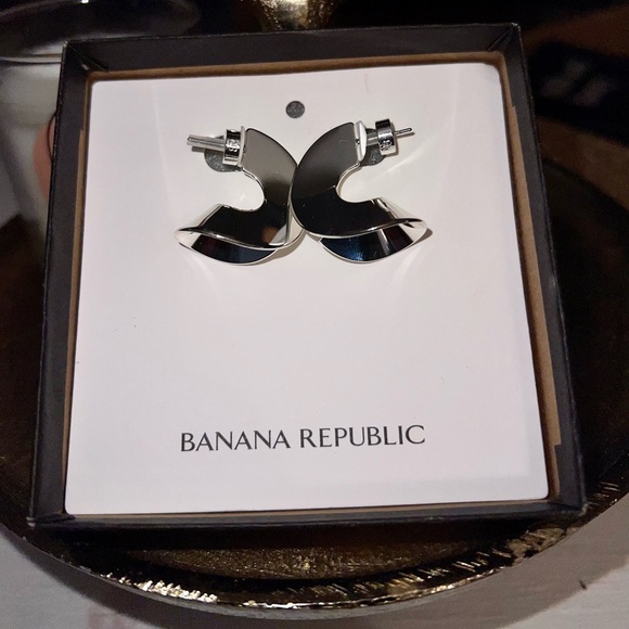 Brand New Banana Republic Earrings - Picture 1 of 3